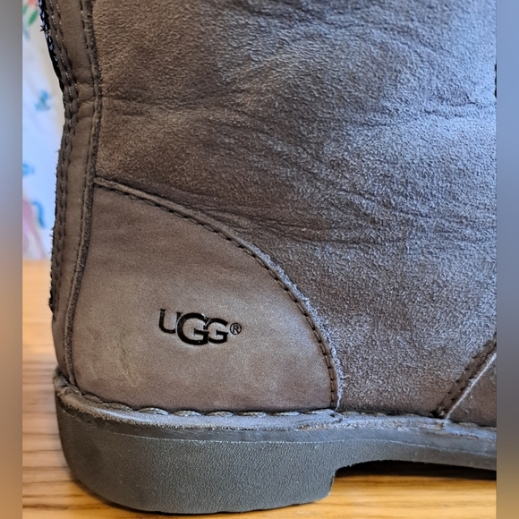 EUC UGG Daney Grey Suede & Shearling Casual Outdoor Winter Boot Shoe SZ 6 - Picture 7 of 10